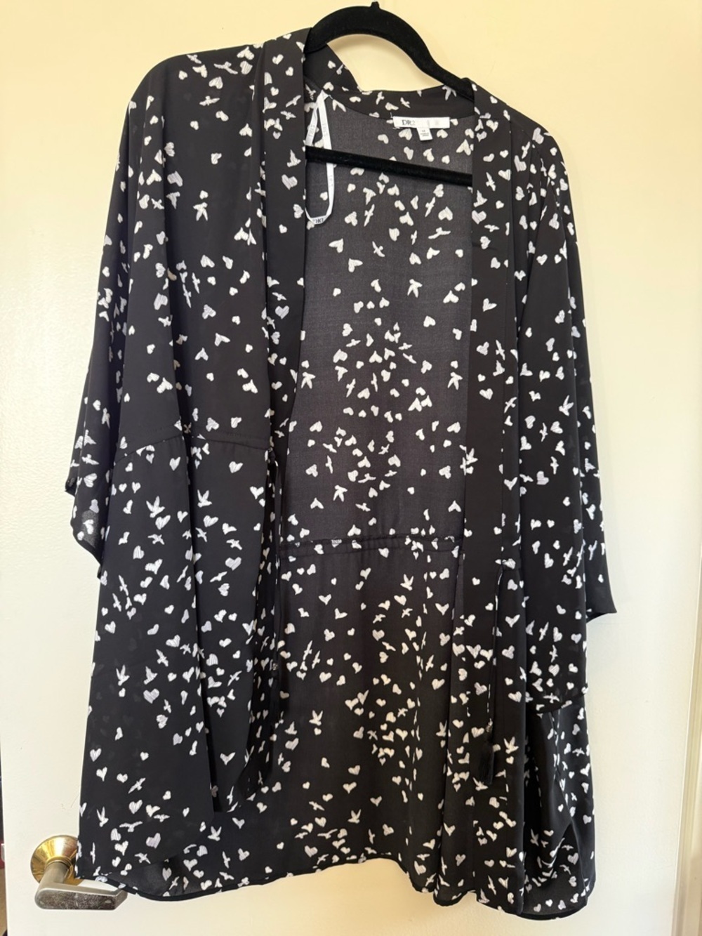 NWOT DR2 Black Short Sleeve Cinch Waist Tie Front Top with White Heart Print 1X